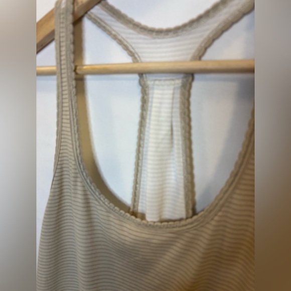 Lululemon - Race Back Relaxed Fit Tank - Beige / White - Size 4 - Picture 3 of 4